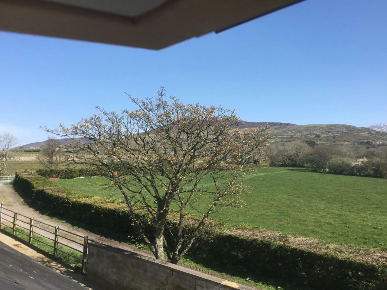 Tyddyn Perthi Farm Villa Llanberis Buitenkant foto